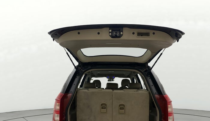 2017 Mahindra XUV500 W10, Diesel, Manual, 65,122 km, Boot Door Open