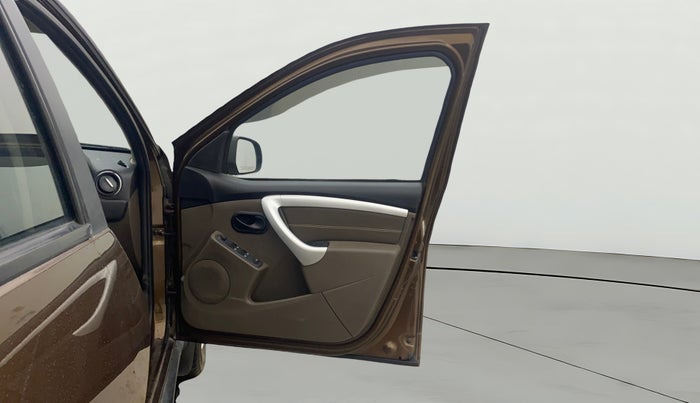 2017 Renault Duster RXL PETROL, Petrol, Manual, 47,171 km, RHS Front Door