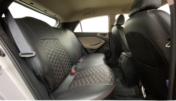 2016 Hyundai Elite i20 MAGNA 1.2, Petrol, Manual, 68,619 km, Right Side Rear Door Cabin