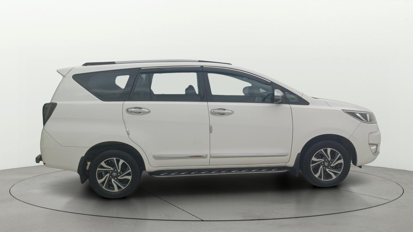 2024 Toyota Innova Crysta GX Plus 8 STR, Diesel, Manual, 69,437 km, Right Side View