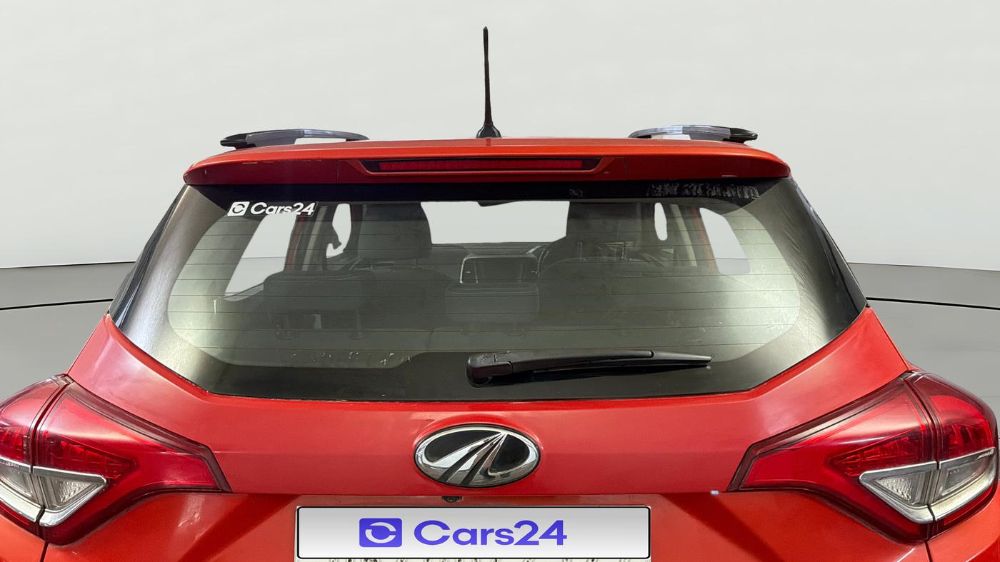 2019 Mahindra XUV300 W8 1.2 PETROL, Petrol, Manual, 1,06,801 km, Rear Windshield