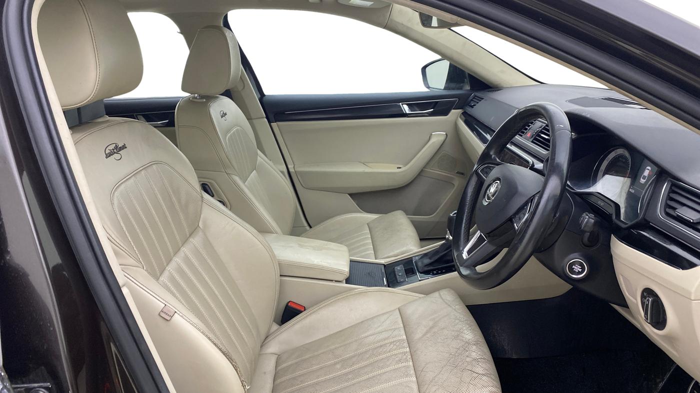 2020 Skoda Superb L&K 2.0 TSI AT, Petrol, Automatic, 86,208 km, Right Side Front Door Cabin