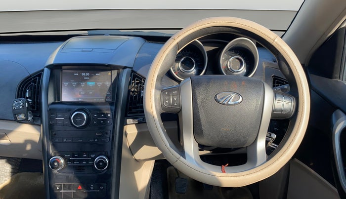 2017 Mahindra XUV500 W6, Diesel, Manual, 37,310 km, Steering Wheel Close Up