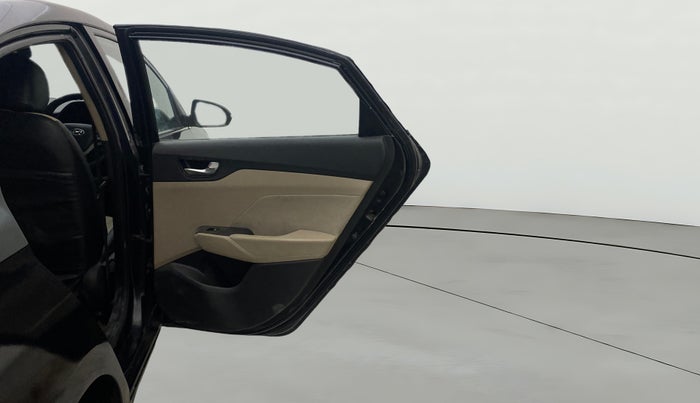 2018 Hyundai Verna 1.6 CRDI SX + AT, Diesel, Automatic, 1,24,498 km, RHS Rear Door