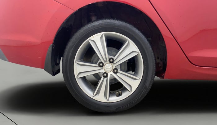 2017 Hyundai Verna 1.6 VTVT SX O, Petrol, Manual, 74,309 km, Right Rear Wheel