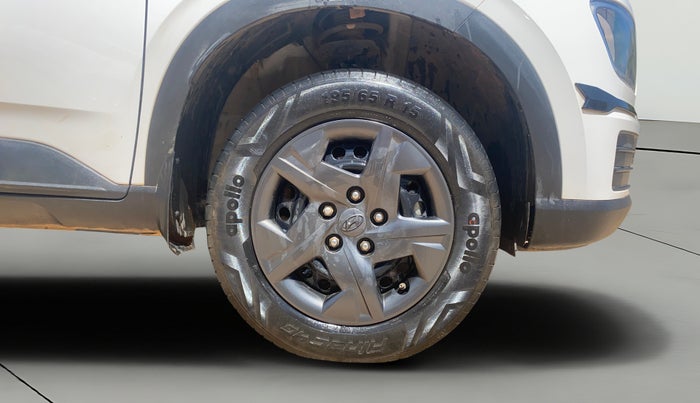 2023 Hyundai VENUE S 1.2, Petrol, Manual, 27,658 km, Right Front Wheel