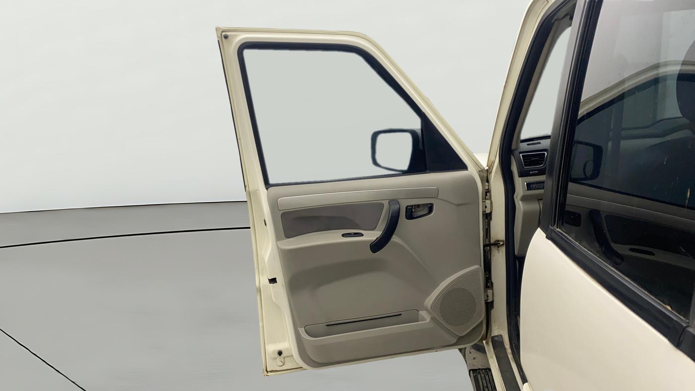 2016 Mahindra Scorpio S10 AT, Diesel, Automatic, 1,41,275 km, LHS Front Door