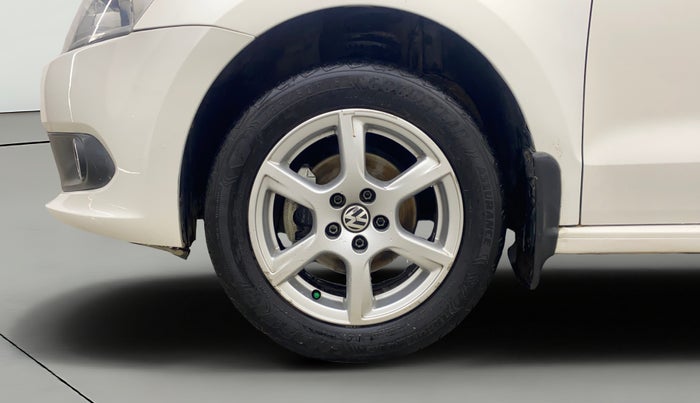 2014 Volkswagen Vento HIGHLINE 1.6 MPI, Petrol, Manual, 75,364 km, Left Front Wheel