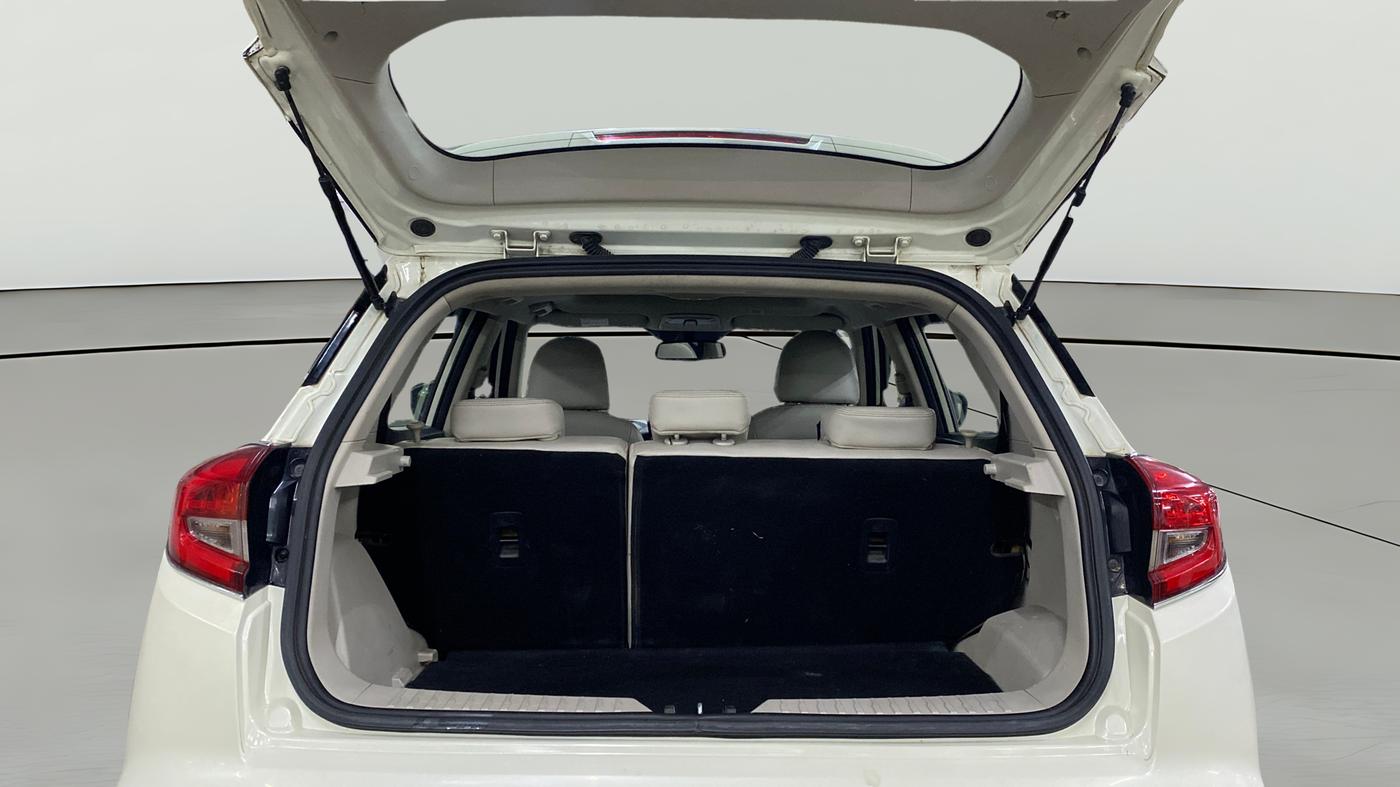 2022 Mahindra XUV300 W8 (O) 1.2 PETROL, Petrol, Manual, 73,394 km, Boot Open Zoomed View