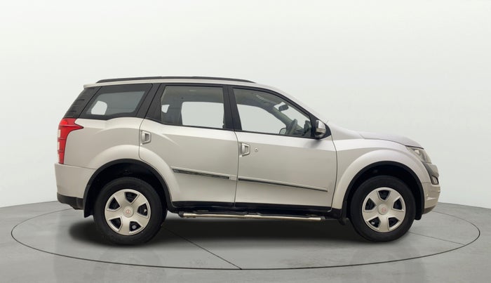 2015 Mahindra XUV500 W6, Diesel, Manual, 54,569 km, Right Side View