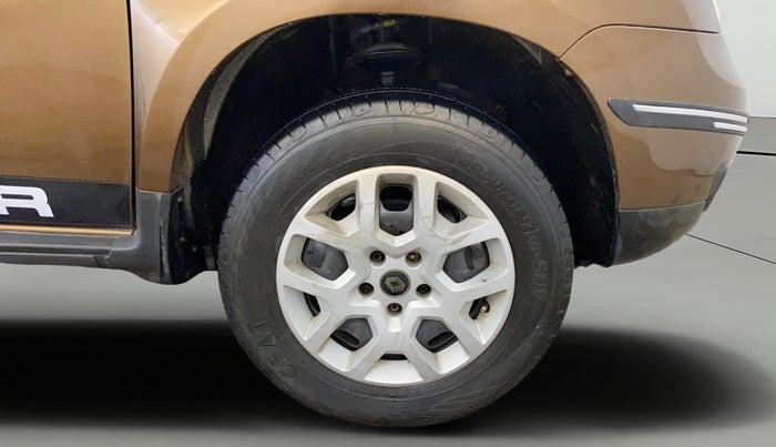 2017 Renault Duster RXL PETROL, Petrol, Manual, 76,118 km, Right Front Wheel