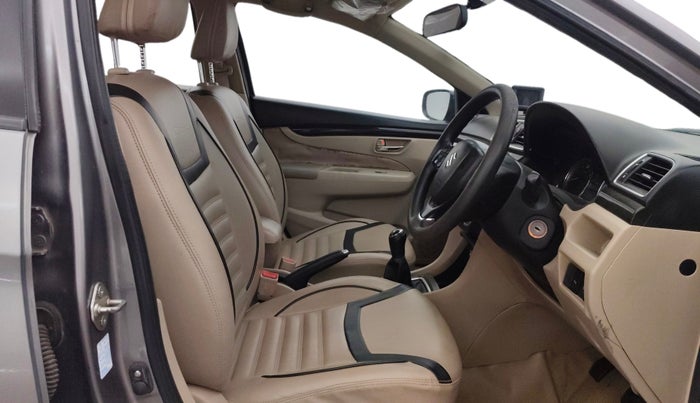 2016 Maruti Ciaz VXI+, Petrol, Manual, 1,24,512 km, Right Side Front Door Cabin