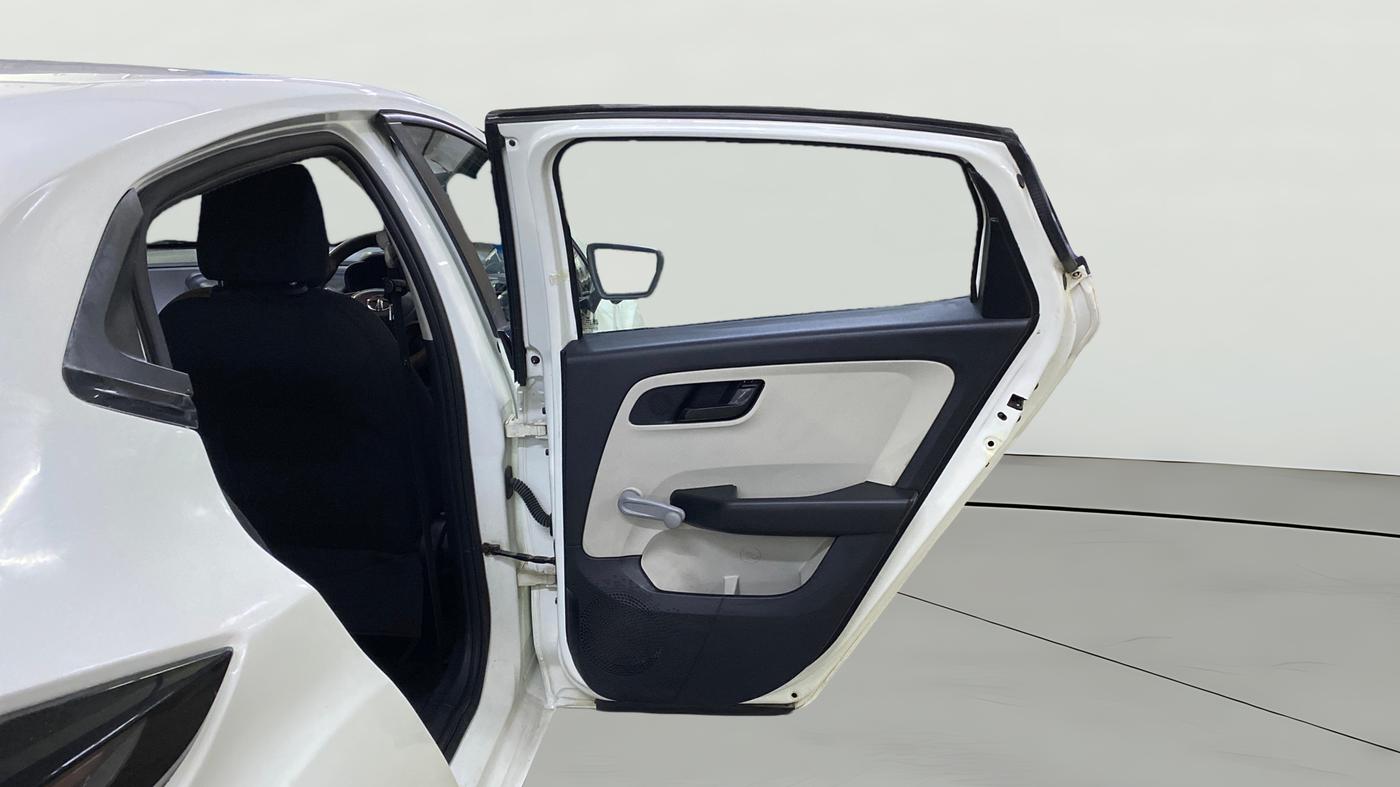 2023 Tata ALTROZ XE CNG, CNG, Manual, 65,622 km, RHS Rear Door