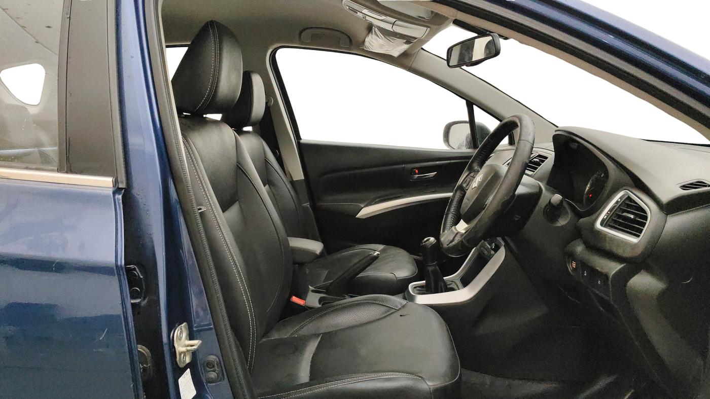 2020 Maruti S Cross ALPHA 1.5, Petrol, Manual, 50,955 km, Right Side Front Door Cabin