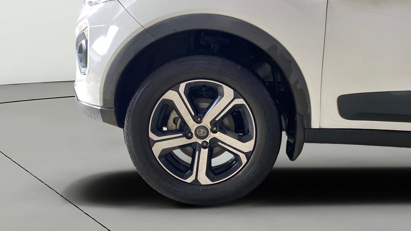 2023 Tata NEXON XZA PLUS LUX SUNROOF DUAL TONE PETROL, Petrol, Automatic, 32,350 km, Left Front Wheel