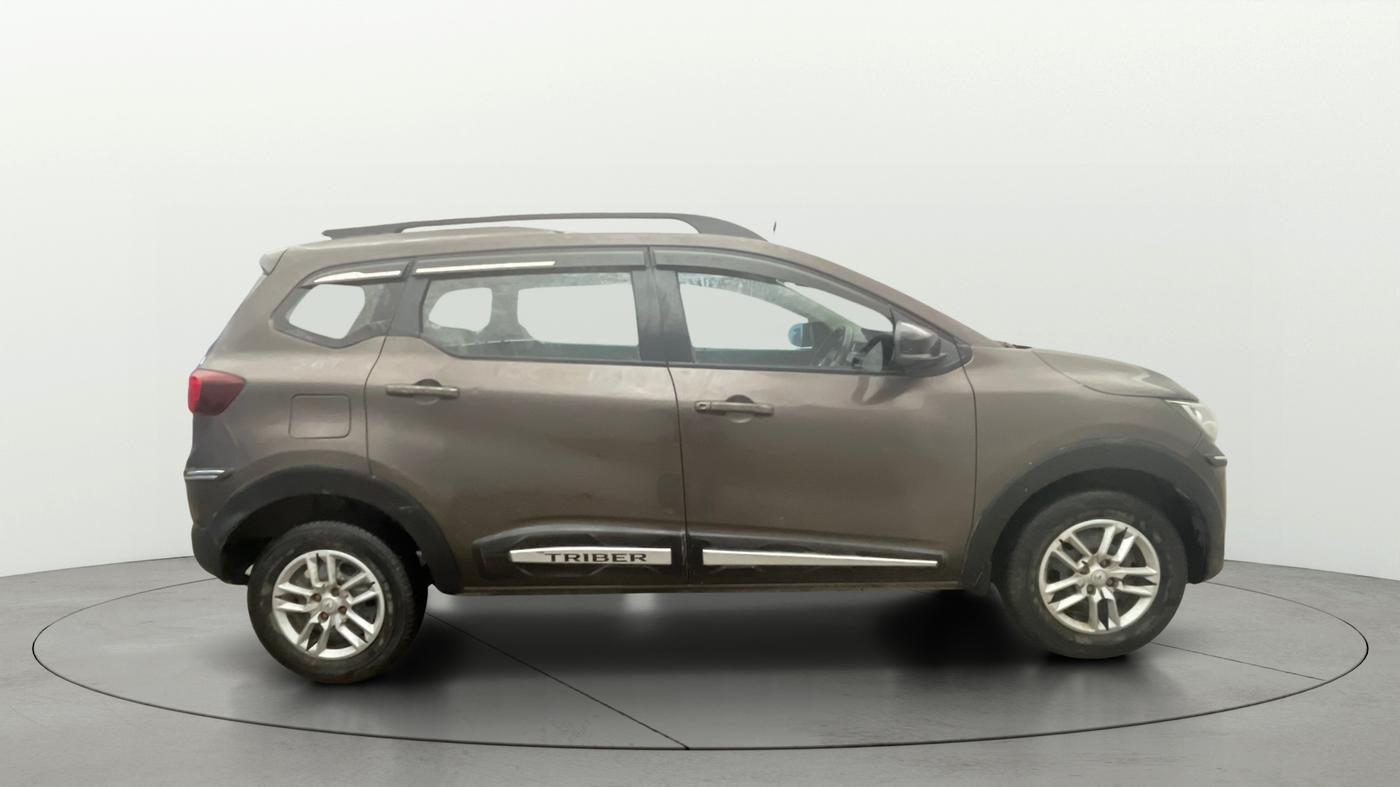 2022 Renault TRIBER RXT, Petrol, Manual, 47,166 km, Right Side View