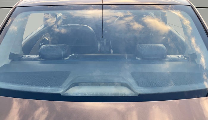 2016 Volkswagen Ameo TRENDLINE 1.2L, CNG, Manual, 1,38,957 km, Rear Windshield