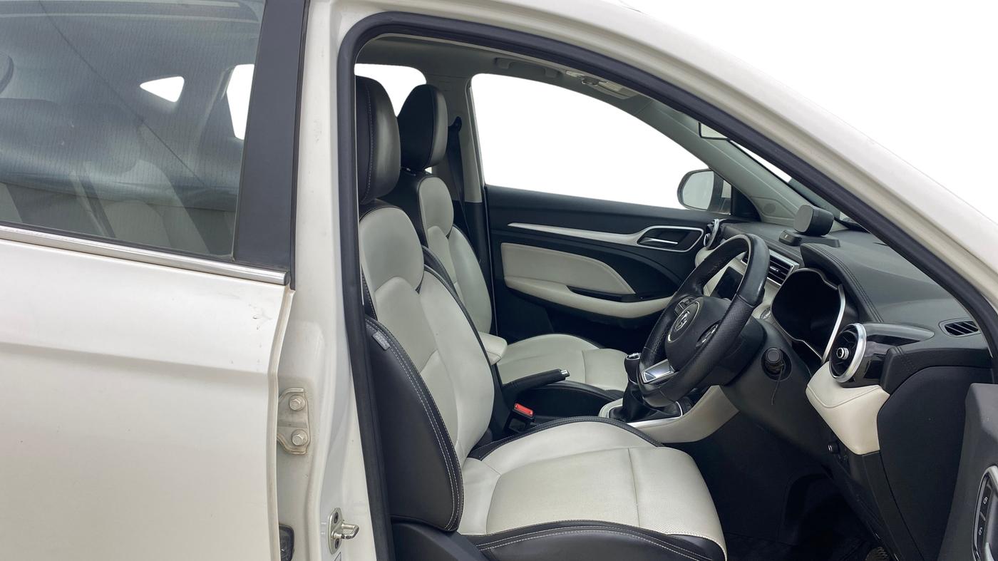 2022 MG ASTOR SHARP 1.5 MT, Petrol, Manual, 43,322 km, Right Side Front Door Cabin