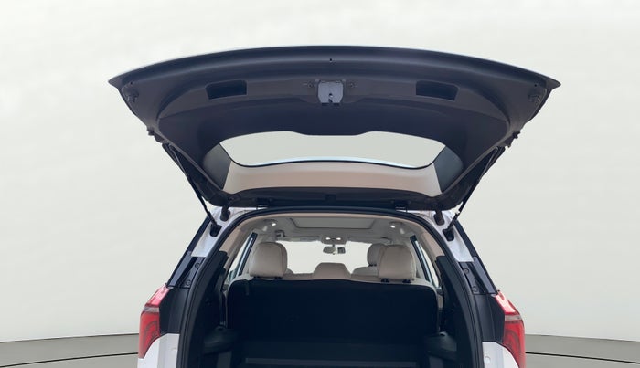 2022 Mahindra XUV700 AX 5 D AT 5 STR, Diesel, Automatic, 31,102 km, Boot Door Open