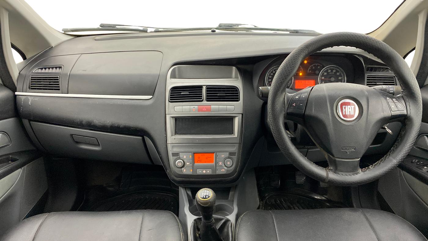 2014 Fiat Grand Punto EMOTION PACK 1.3 90 HP, Diesel, Manual, 1,18,542 km, Dashboard