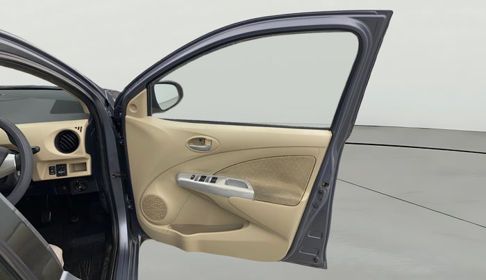 2017 Toyota Etios VD PLATINUM, Diesel, Manual, 37,127 km, RHS Front Door