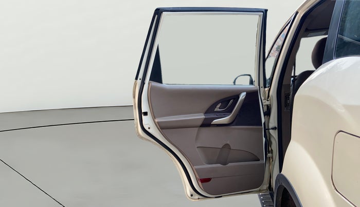 2015 Mahindra XUV500 W6, Diesel, Manual, 76,338 km, LHS Rear Door