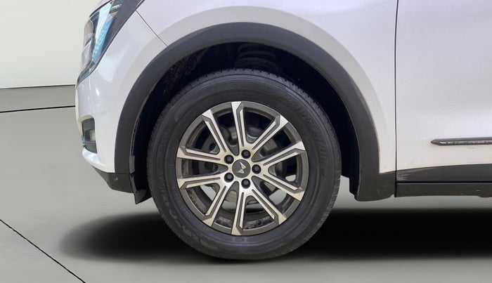 2022 Mahindra XUV700 AX 7 LUXURY D AT 7 STR, Diesel, Automatic, 93,680 km, Left Front Wheel