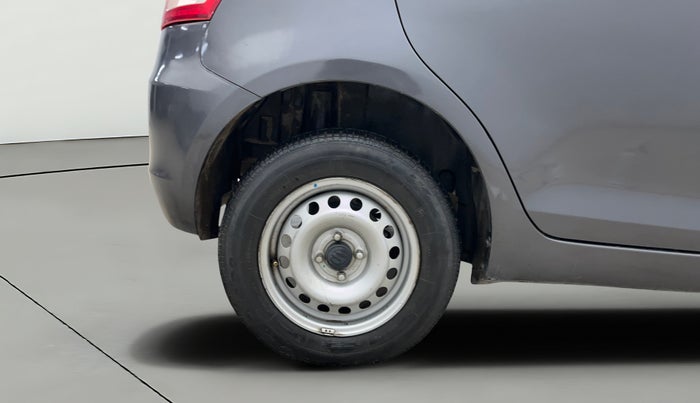 2017 Maruti Swift LXI (O), CNG, Manual, 55,843 km, Right Rear Wheel