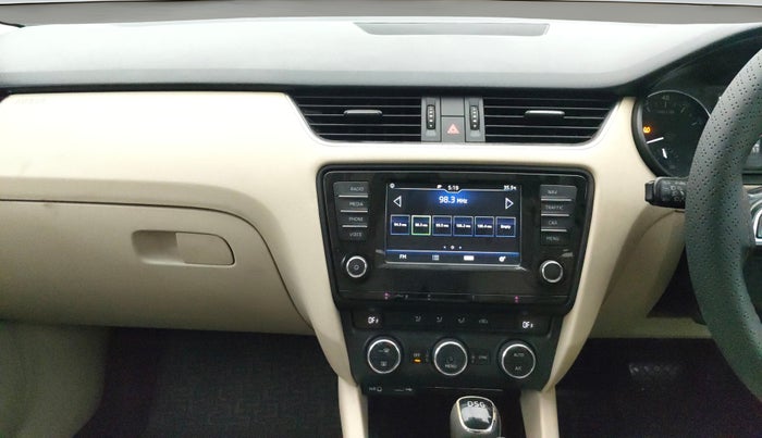 2017 Skoda Octavia STYLE PLUS AT 1.8 TSI, Petrol, Automatic, 1,00,780 km, Air Conditioner