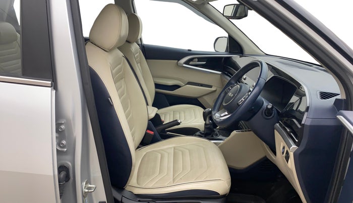 2022 KIA CARENS LUXURY PLUS 1.4 PETROL 6 STR, Petrol, Manual, 80,093 km, Right Side Front Door Cabin