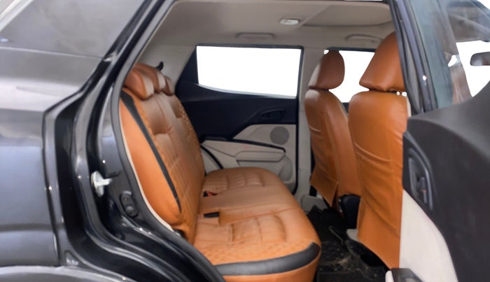 2021 Mahindra XUV300 W6 1.2 PETROL, Petrol, Manual, 31,207 km, Right Side Rear Door Cabin