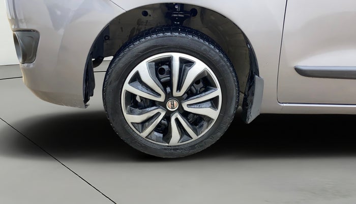 2012 Maruti Wagon R 1.0 LXI, Petrol, Manual, 1,05,087 km, Left Front Wheel