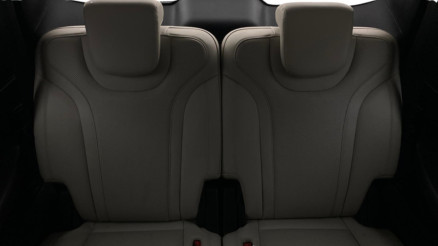 2024 Mahindra XUV700 AX 7 LUXURY D AT 7 STR, Diesel, Automatic, 28,342 km, Third Seat Row ( optional )
