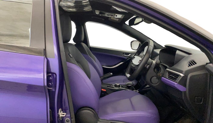 2023 Tata NEXON FEARLESS + SUNROOF DCA DUAL TONE 1.2 PETROL, Petrol, Automatic, 33,711 km, Right Side Front Door Cabin