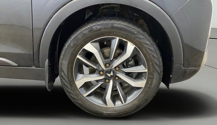 2019 Mahindra XUV300 W6 1.2 PETROL, Petrol, Manual, 67,763 km, Right Front Wheel