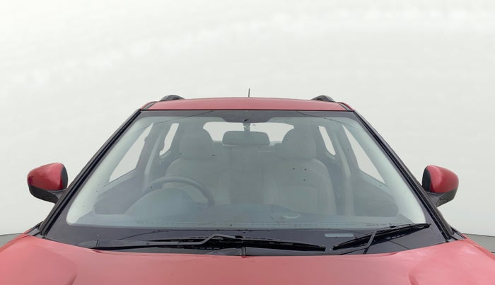 2021 Mahindra XUV300 W6 1.5 DIESEL AMT, Diesel, Automatic, 1,26,069 km, Front Windshield