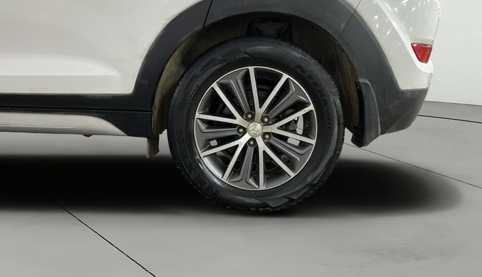 2018 Hyundai Tucson GLS 4WD AT DIESEL, Diesel, Automatic, 1,28,073 km, Left Rear Wheel