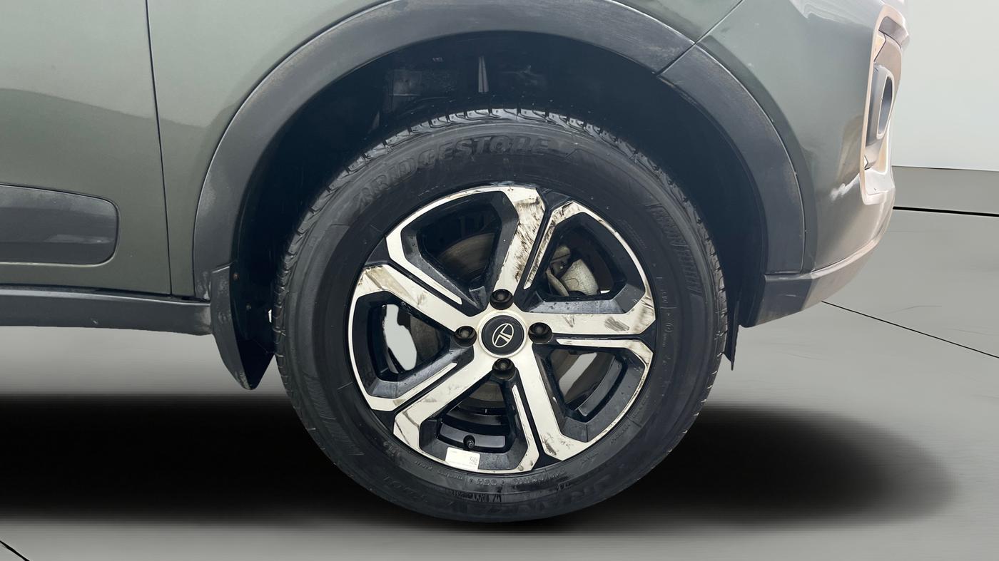2022 Tata NEXON XZA PLUS (HS) PETROL, Petrol, Automatic, 24,827 km, Right Front Wheel