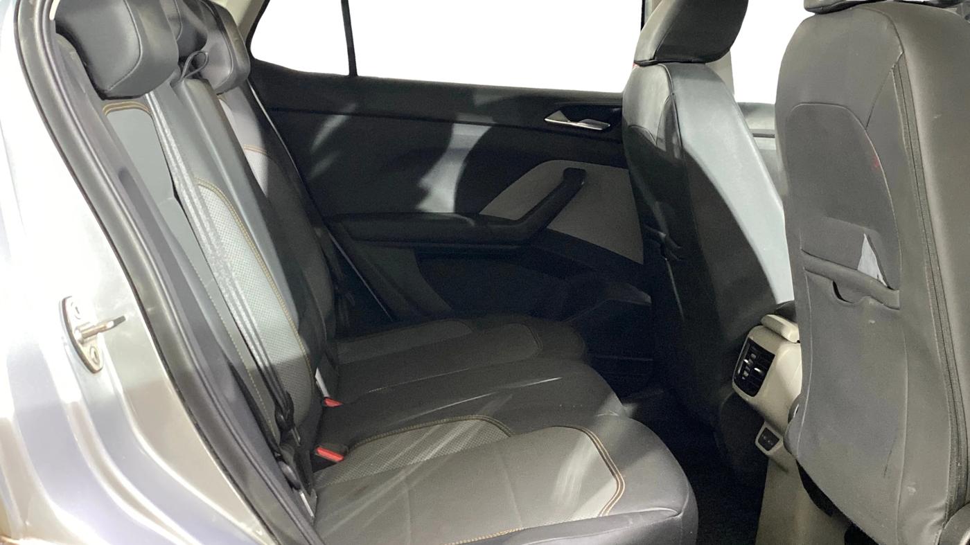 2022 Skoda KUSHAQ STYLE 1.0L TSI MT, Petrol, Manual, 33,107 km, Right Side Rear Door Cabin