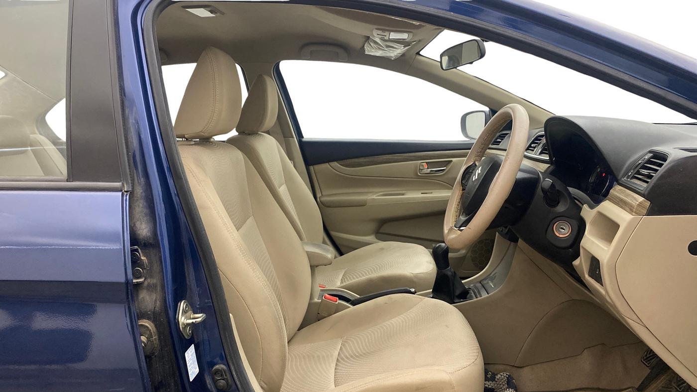 2022 Maruti Ciaz SIGMA 1.5 SHVS MT  PETROL, Petrol, Manual, 44,398 km, Right Side Front Door Cabin