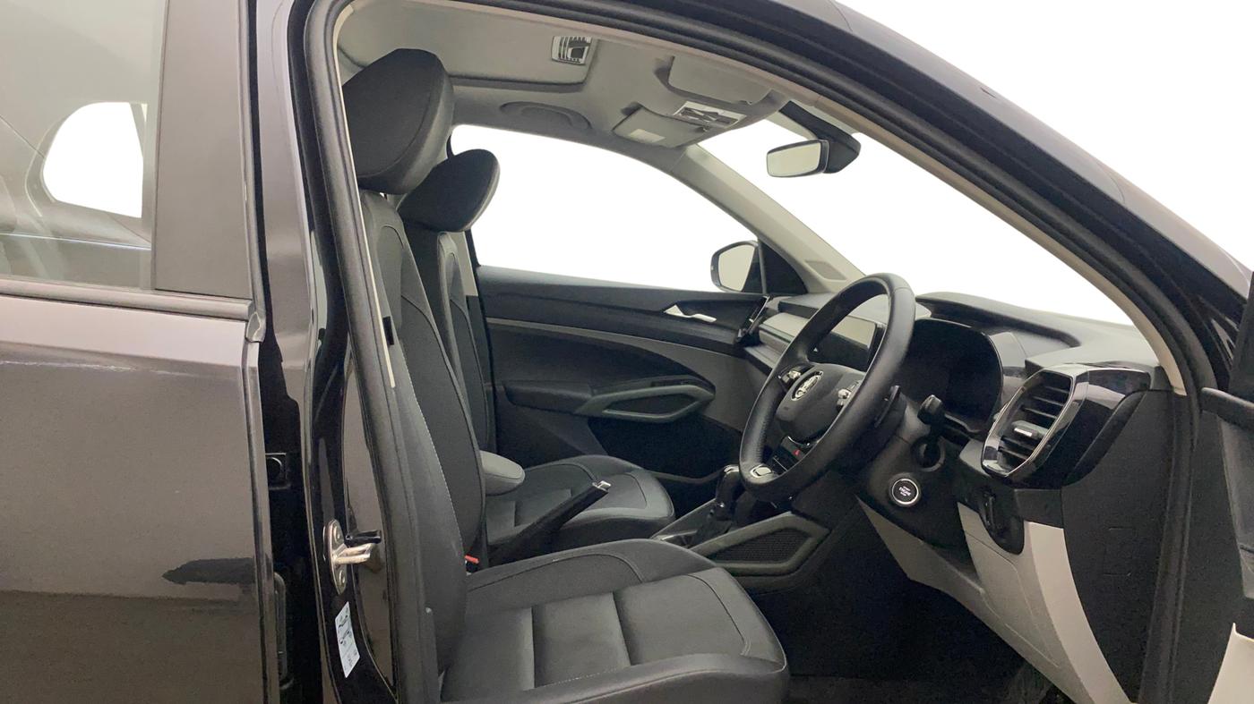 2025 Skoda Kylaq Prestige AT, Petrol, Automatic, 16,020 km, Right Side Front Door Cabin