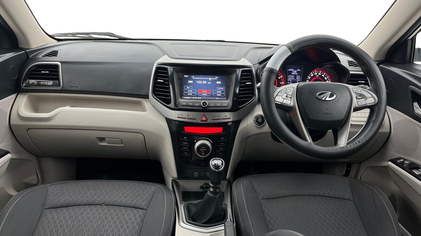 2021 Mahindra XUV300 W8 1.2 PETROL, Petrol, Manual, 44,374 km, Dashboard