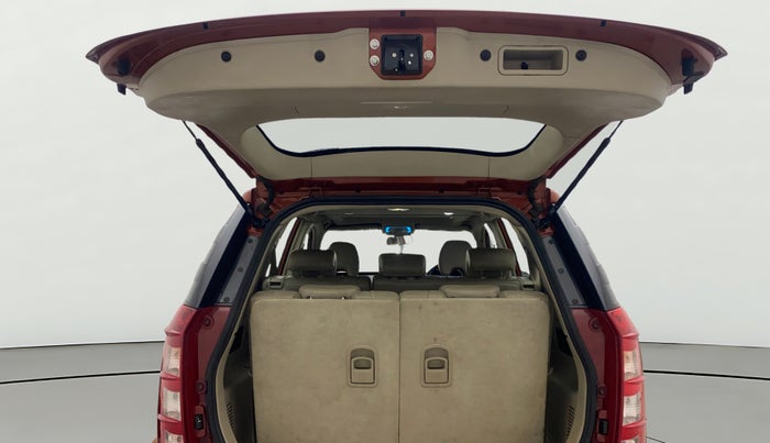 2017 Mahindra XUV500 W10, Diesel, Manual, 99,576 km, Boot Door Open