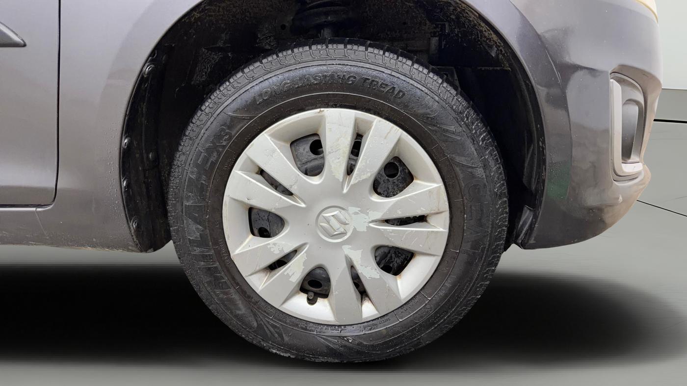 2016 Maruti Swift VXI, Petrol, Manual, 1,12,899 km, Right Front Wheel