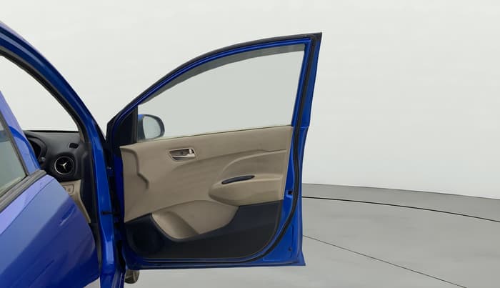 2018 Hyundai NEW SANTRO SPORTZ CNG, CNG, Manual, 1,25,446 km, RHS Front Door