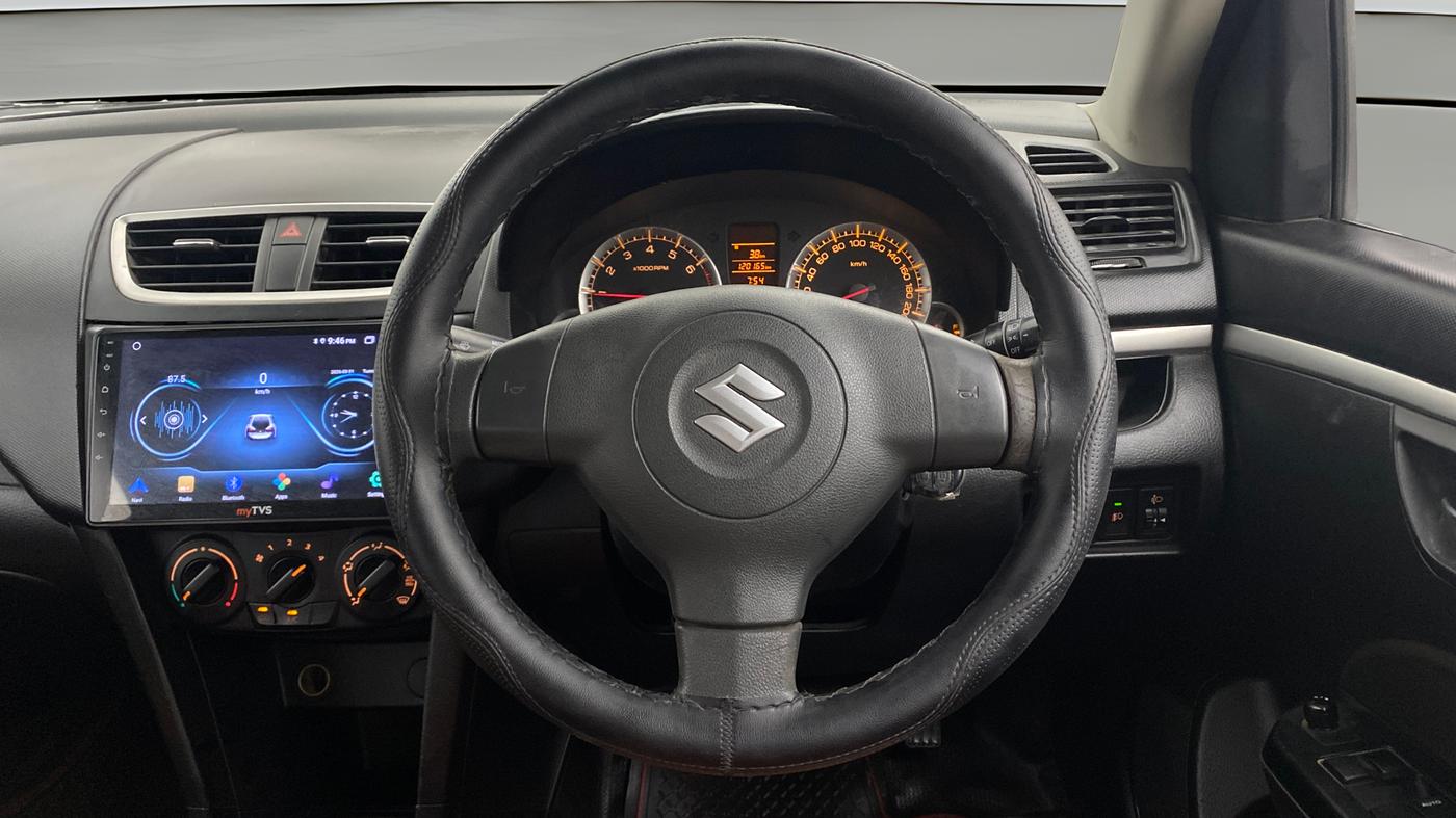 2013 Maruti Swift VXI, Petrol, Manual, 1,20,182 km, Steering Wheel Close Up