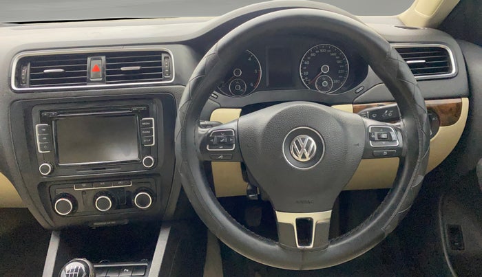 2013 Volkswagen Jetta HIGHLINE TDI, Diesel, Manual, 1,29,036 km, Steering Wheel Close Up