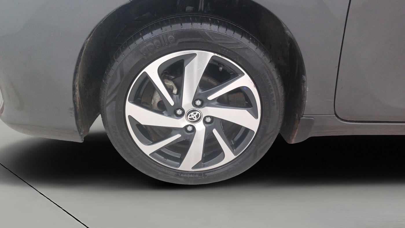 2024 Toyota Glanza G, Petrol, Manual, 34,703 km, Left Front Wheel