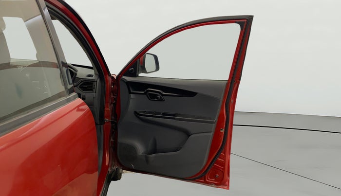 2018 Mahindra KUV 100 NXT K4+ P 6 STR, Petrol, Manual, 68,156 km, RHS Front Door
