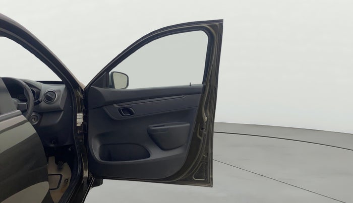 2016 Renault Kwid RXT 1.0 AMT, Petrol, Automatic, 52,846 km, RHS Front Door